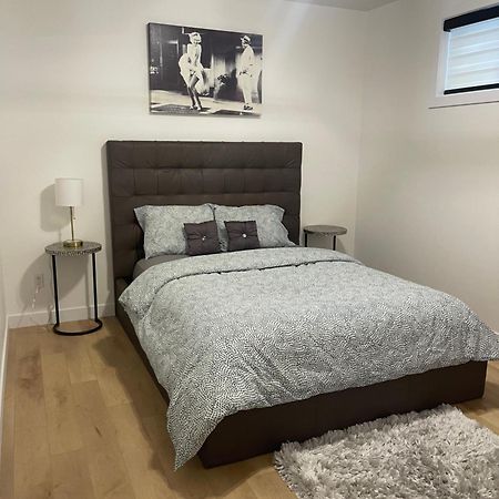 Stylish 2 Bedroom Suite In Sw Edmonton Close To Windermere And Edmonton International Airport Ngoại thất bức ảnh