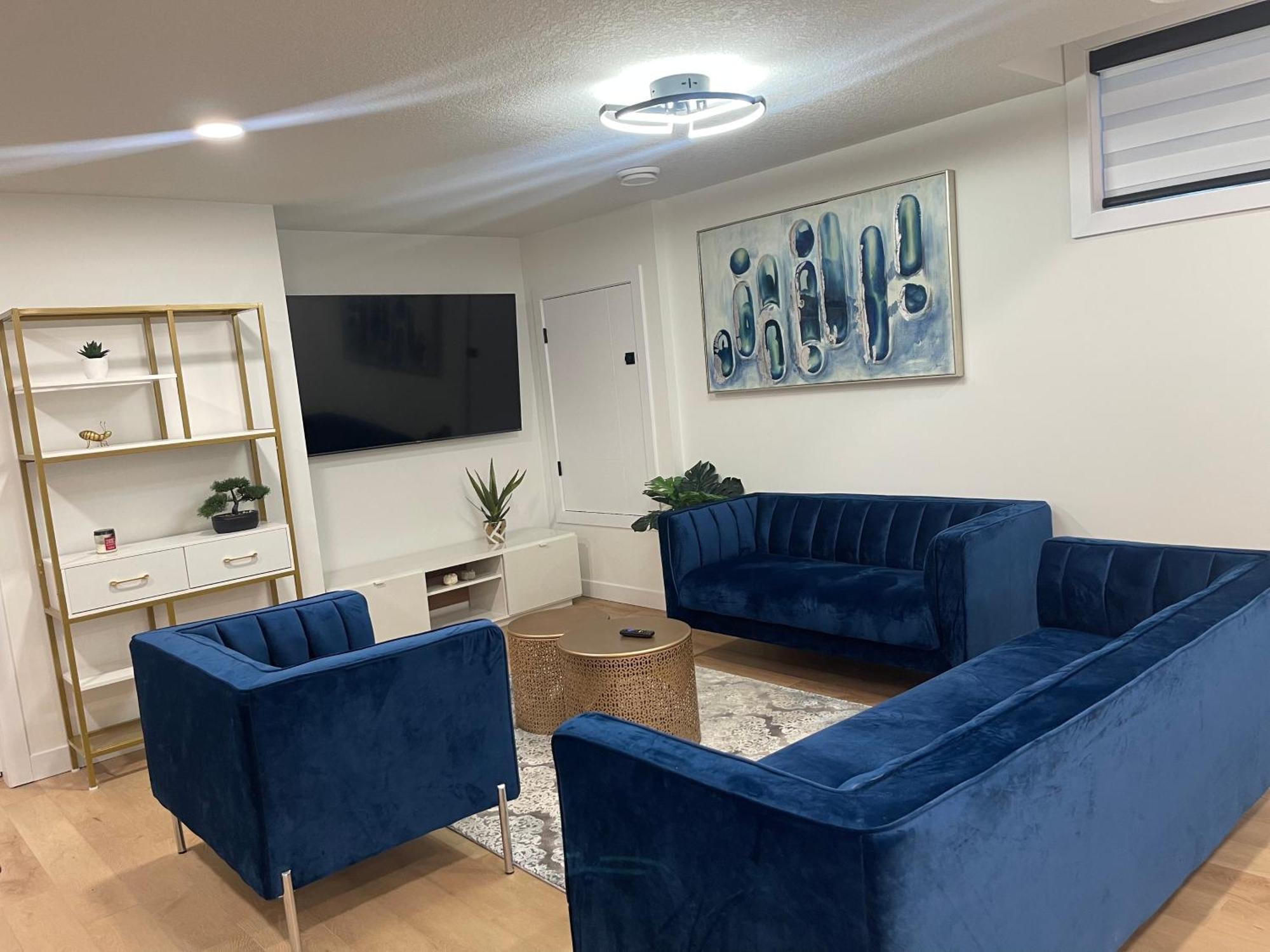 Stylish 2 Bedroom Suite In Sw Edmonton Close To Windermere And Edmonton International Airport Ngoại thất bức ảnh