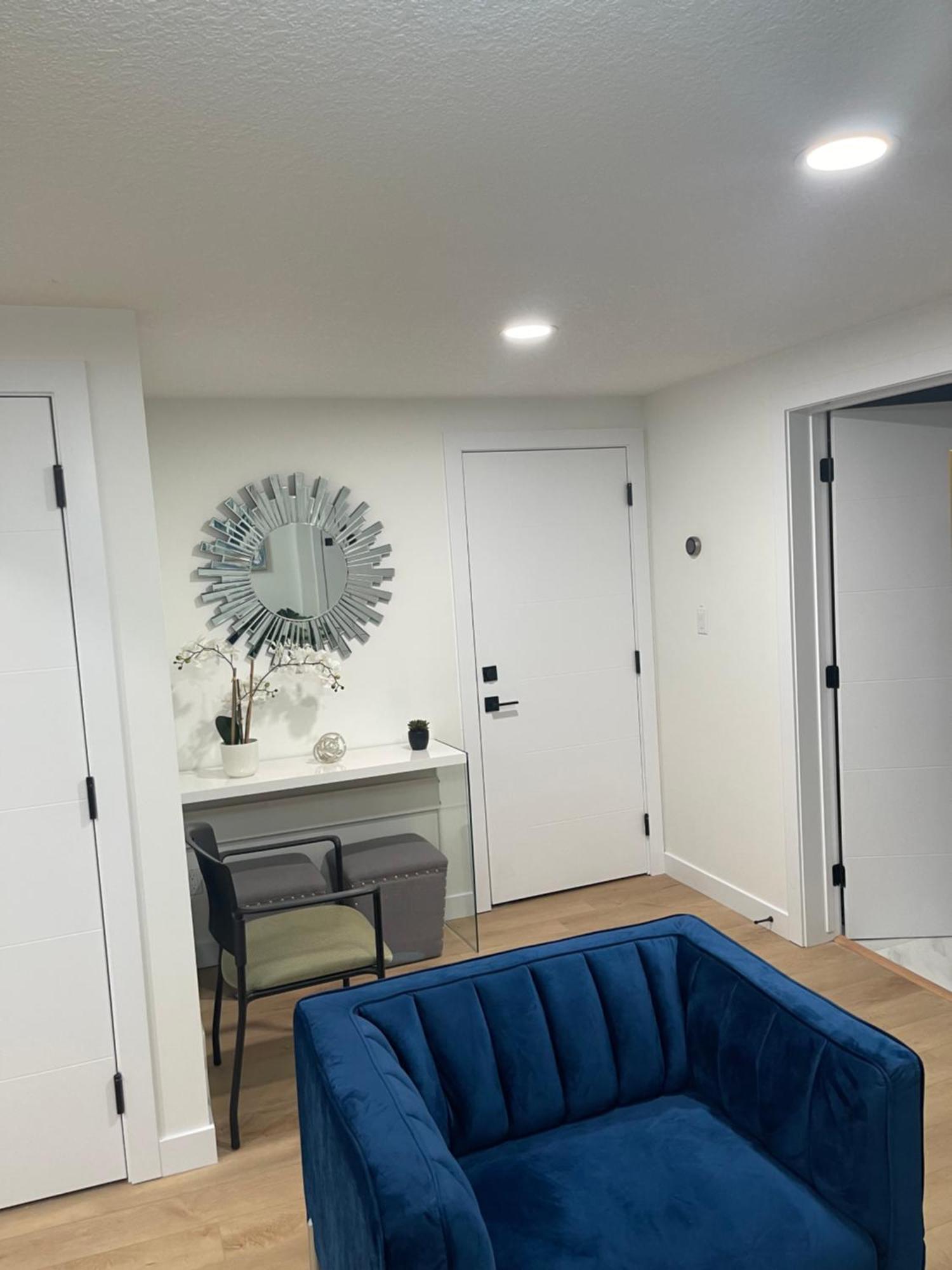 Stylish 2 Bedroom Suite In Sw Edmonton Close To Windermere And Edmonton International Airport Ngoại thất bức ảnh