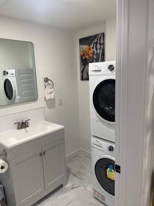 Stylish 2 Bedroom Suite In Sw Edmonton Close To Windermere And Edmonton International Airport Ngoại thất bức ảnh