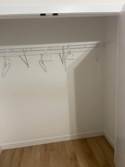 Stylish 2 Bedroom Suite In Sw Edmonton Close To Windermere And Edmonton International Airport Ngoại thất bức ảnh