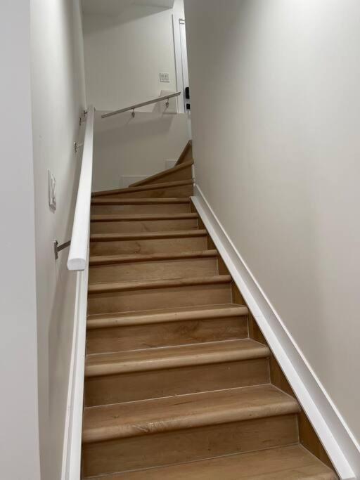 Stylish 2 Bedroom Suite In Sw Edmonton Close To Windermere And Edmonton International Airport Ngoại thất bức ảnh