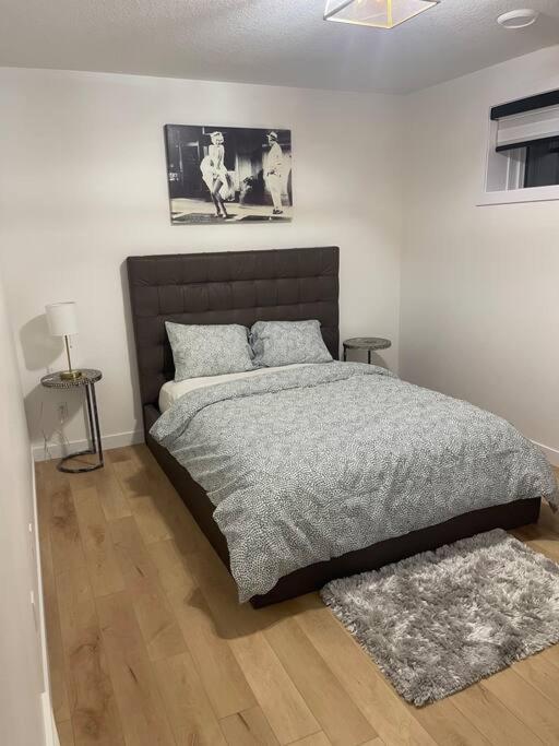 Stylish 2 Bedroom Suite In Sw Edmonton Close To Windermere And Edmonton International Airport Ngoại thất bức ảnh