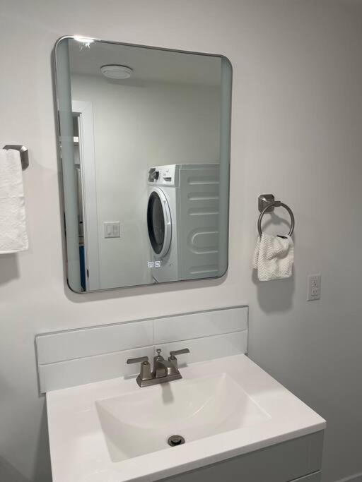 Stylish 2 Bedroom Suite In Sw Edmonton Close To Windermere And Edmonton International Airport Ngoại thất bức ảnh